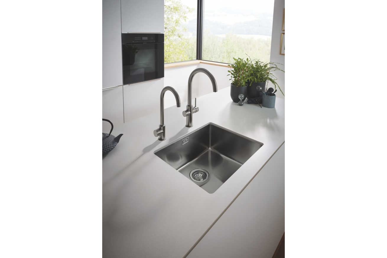 Комплект для кухни GROHE Red Mono II с бойлером M-size, с вертикальным вентилем с C-образным изливом, темный графит матовый (30085AL1)