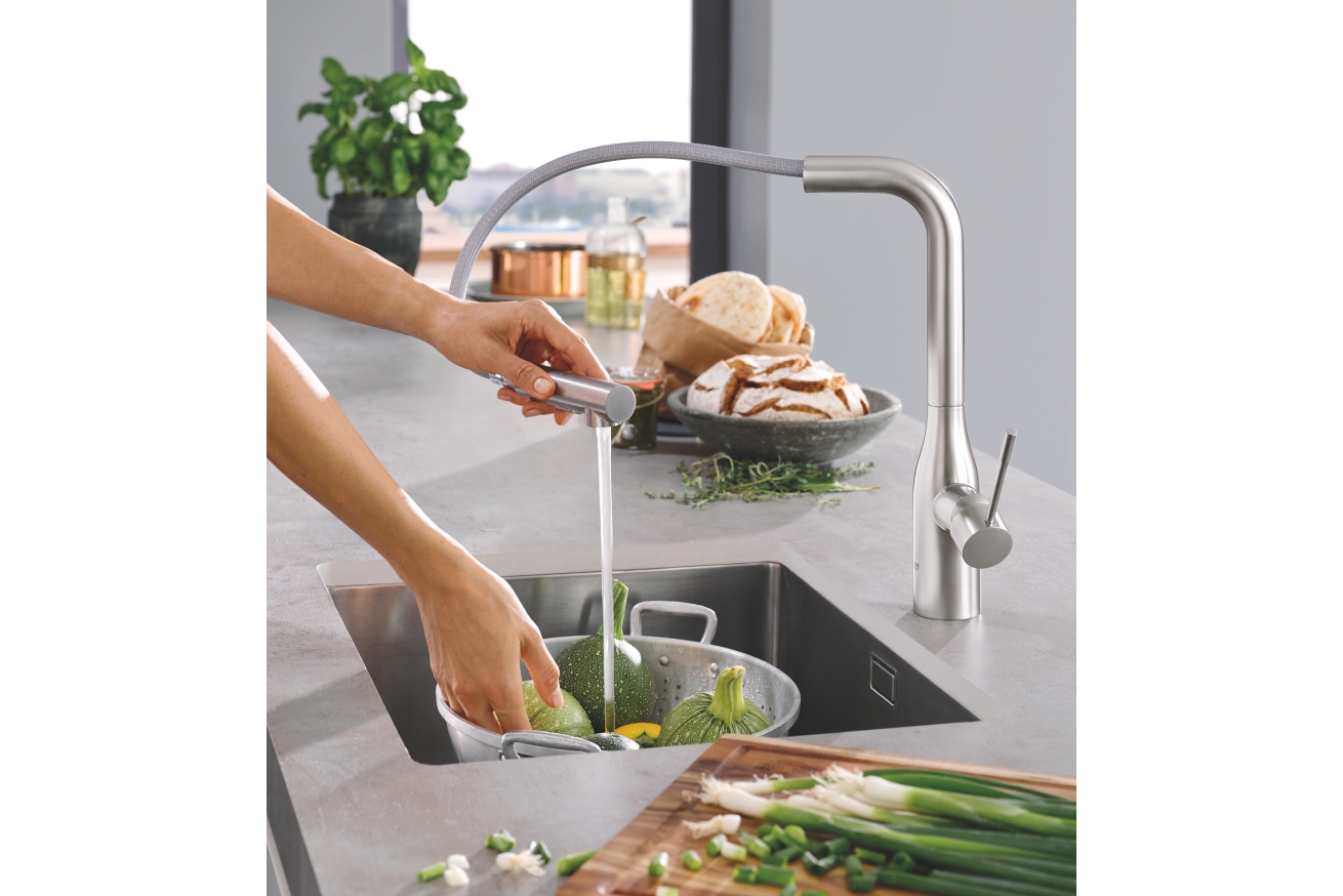 Смеситель для кухни GROHE Essence с вытяжным изливом 2jet, суперсталь (30504DC0)