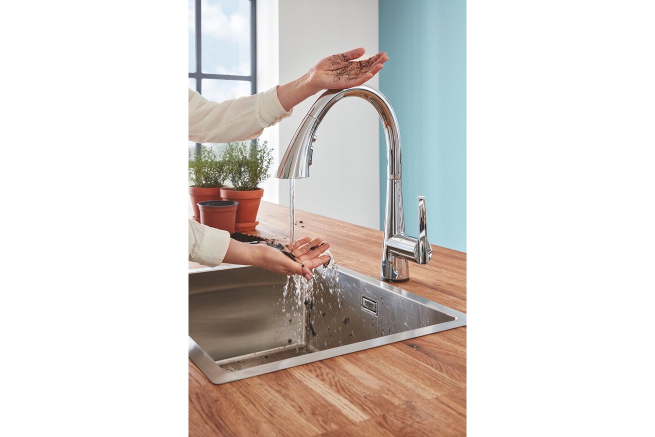 Смеситель для кухни GROHE Zedra Touch сенсорный с вытяжным душем 3jet, суперсталь (30219DC2)