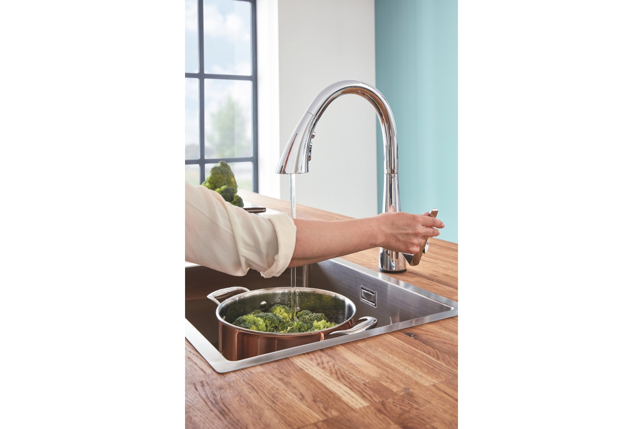 Смеситель для кухни GROHE Zedra Touch сенсорный с вытяжным душем 3jet, суперсталь (30219DC2)